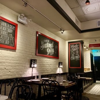 Juliana's - Signs & Decor - Pizza Near Me - Brooklyn, New York Juliana's - Signs & Decor - Pizza Near Me - Brooklyn, New York