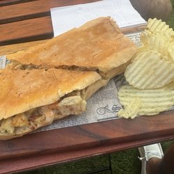 Vale La Pena - Chicken and bacon sandwich