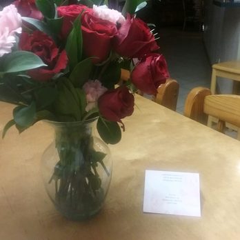 Flowers For You - This was the "DELUXE" I paid for this was the 1 out of 6 they got right. I don't know if I'm just really upset or if the deluxe looks small? - Florists Near Me - Riverside, California