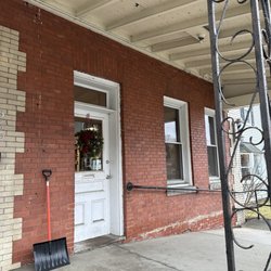 Dan’s Barbershop & Shave Parlor - Front door