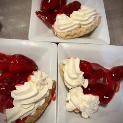 Perkins American Food - Strawberry Pies!