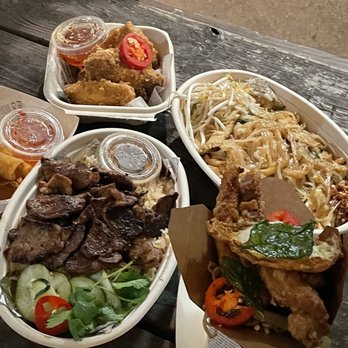 Kiin Di - Pad Thai, killer noodles, the lost recipe, fried chicken wings - Food Trucks Near Me - Austin, Texas Kiin Di - Pad Thai, killer noodles, the lost recipe, fried chicken wings - Food Trucks Near Me - Austin, Texas