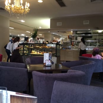 Cafe Victoria - Comfortable seating - Cafes Near Me - Sydney, NSW