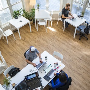 Reno Collective Coworking - Cafe-style seating in the Reno Collective atruim space. #coworking - Shared Office Spaces Near Me - Reno, Nevada Reno Collective Coworking - Cafe-style seating in the Reno Collective atruim space. #coworking - Shared Office Spaces Near Me - Reno, Nevada