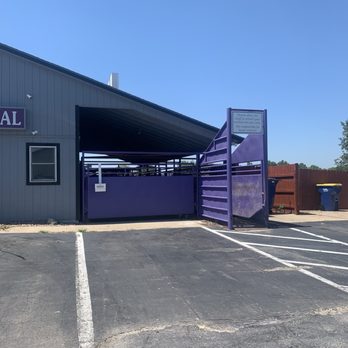 Eudora Animal Hospital - Livestock pens - Veterinarians Near Me - Eudora, Kansas Eudora Animal Hospital - Livestock pens - Veterinarians Near Me - Eudora, Kansas