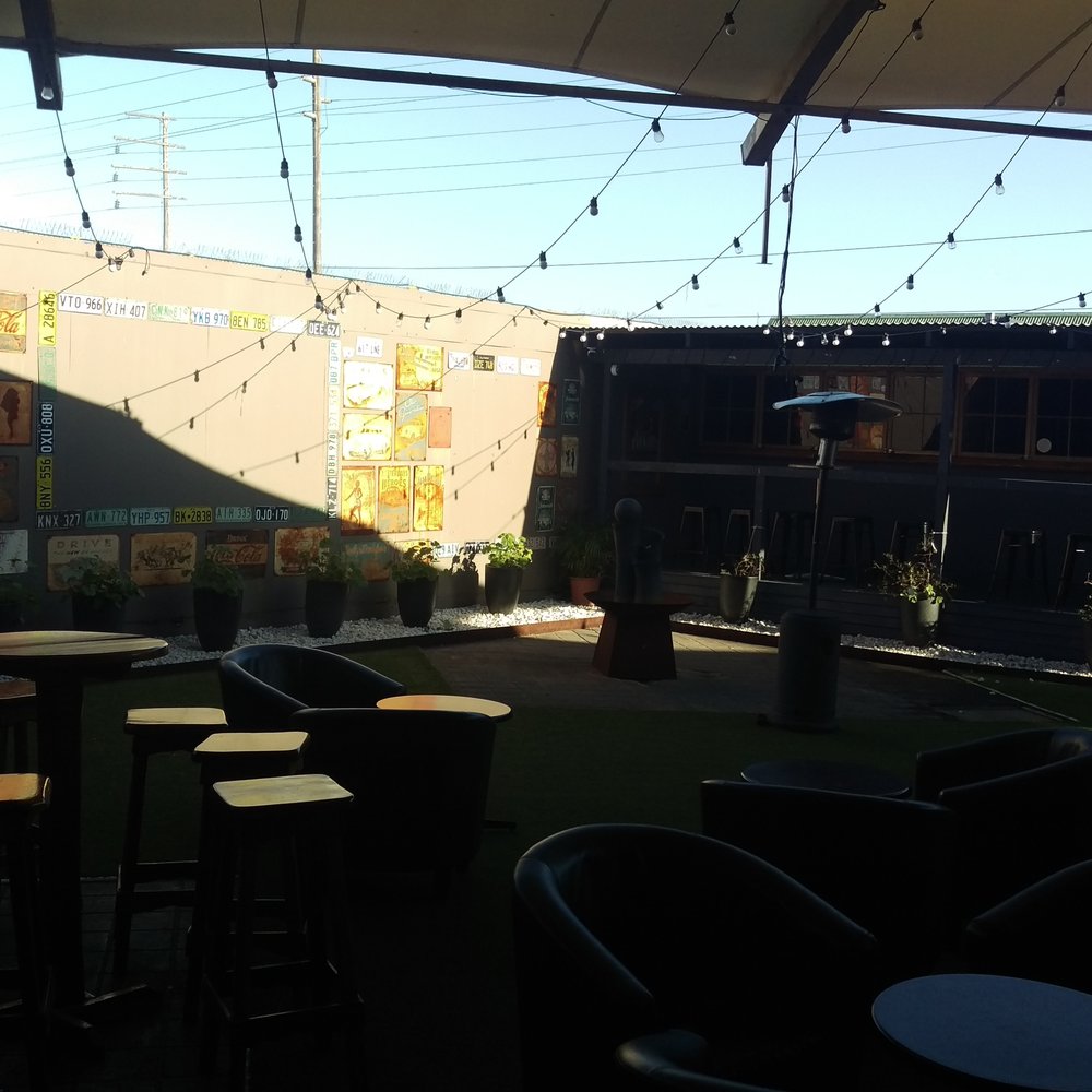 Clarendon Tavern - Beer Garden - Restaurants Near Me - Clarendon, NSW