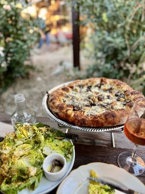 Folks Pizzeria by null