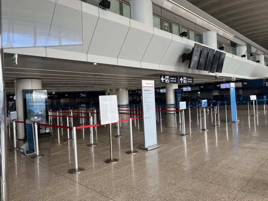 Leonardo da Vinci International Airport by null