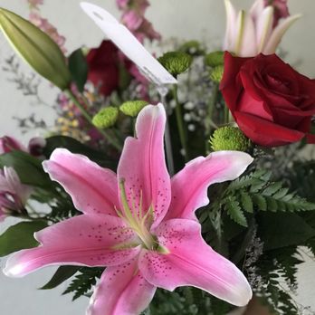 Hilton's Flowers - They have all kind of arrangements, and amazing customer service. The flowers are so fresh, price is also reasonable!!!! Highly recommended! - Florists Near Me - Highland, California Hilton's Flowers - They have all kind of arrangements, and amazing customer service. The flowers are so fresh, price is also reasonable!!!! Highly recommended! - Florists Near Me - Highland, California