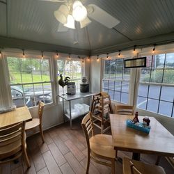 Towne & Country Cafe - Patio area seating