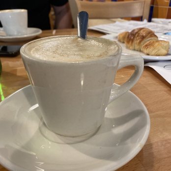 Café Croissant - Latte - Bakeries Near Me - Miami, Florida Café Croissant - Latte - Bakeries Near Me - Miami, Florida