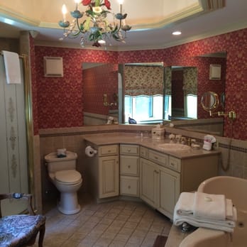 The Inn at Erlowest - The scyler bathroom - Hotels Near Me - Lake George, New York The Inn at Erlowest - The scyler bathroom - Hotels Near Me - Lake George, New York