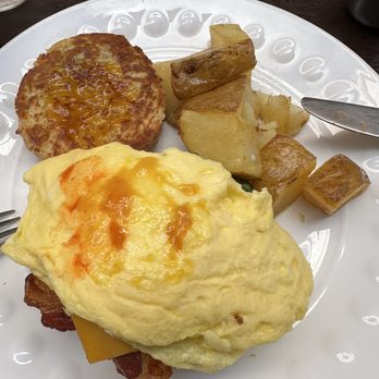 SixtyTwo MarcKet - Cheddar biscuit sandwich. - New American Near Me - Wailuku, Hawaii