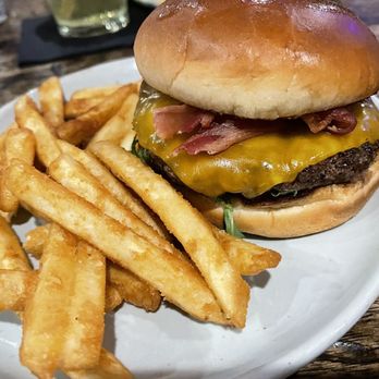 The Whiskey - The Lassahn $16.00 House Patty, Arugula, Tomato, Cheddar Cheese, Smoked Applewood Bacon. - American Near Me - Orlando, Florida