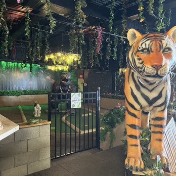 Ralphy's Pizza And Golf - Tiger at Putt putt - Pizza Near Me - Kokomo, Indiana