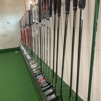 Tysons West Golf - Putter selection on the green area - Golf Equipment Near Me - Vienna, Virginia