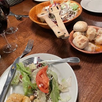 Provino's Italian Restaurant - Garden salad with an array of vegetables, and rolls sitting in raw garlic and melted butter - Italian Near Me - Cumming, Georgia