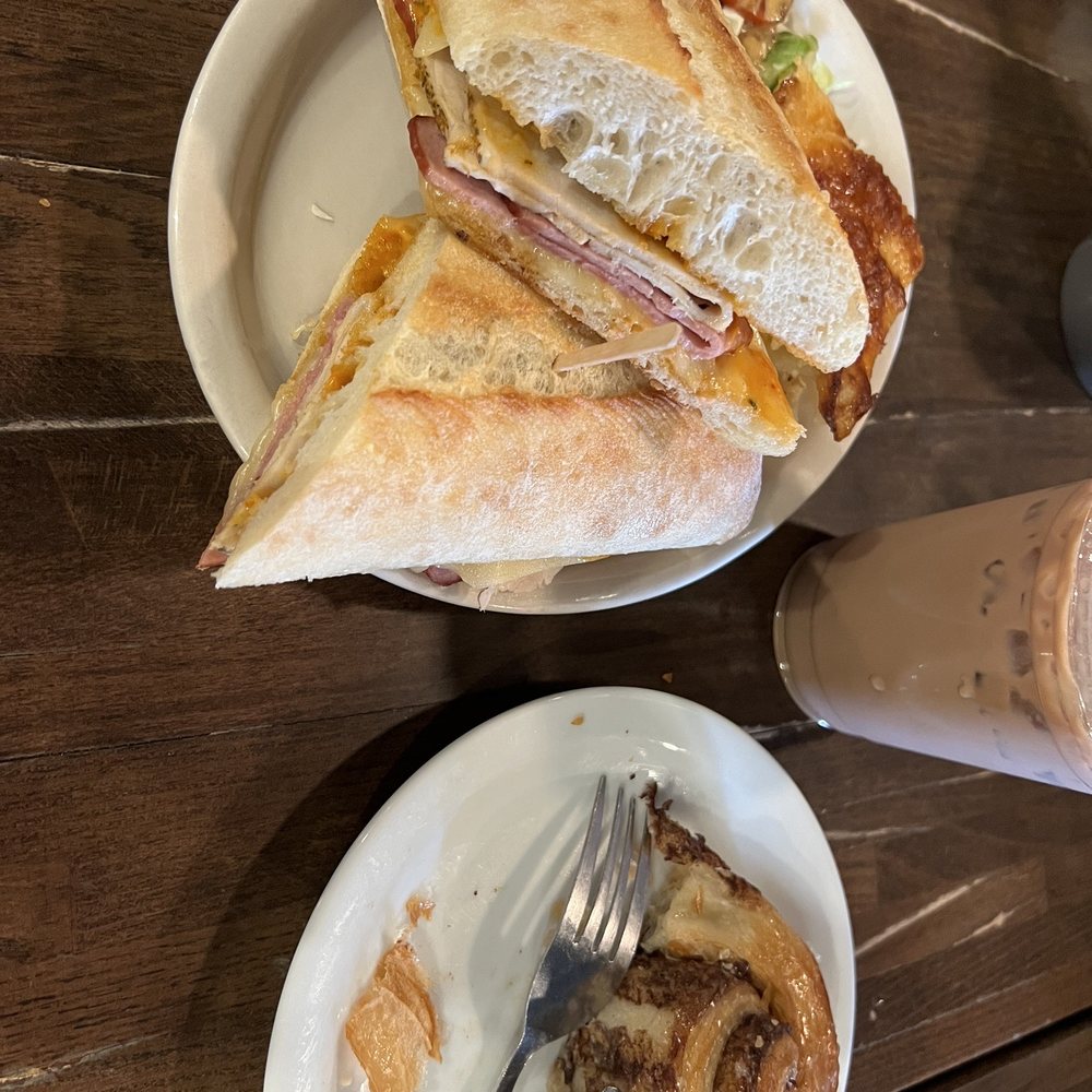 Le Coffee Shop - Breakfast & Brunch Near Me - Temecula, California