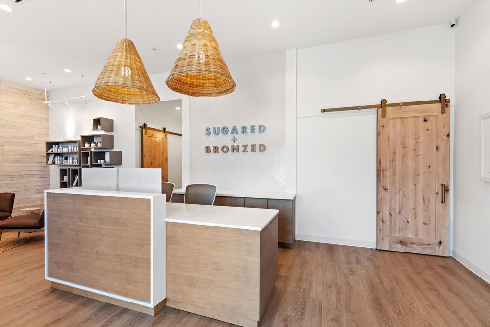 SUGARED + BRONZED Logo