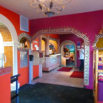 Los Dos Compadres - Looking toward the entryway from the small dining area - Mexican Near Me - Washougal, Washington