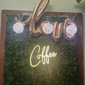Banyan Breeze - Sign outside - Coffee & Tea Near Me - Honolulu, Hawaii