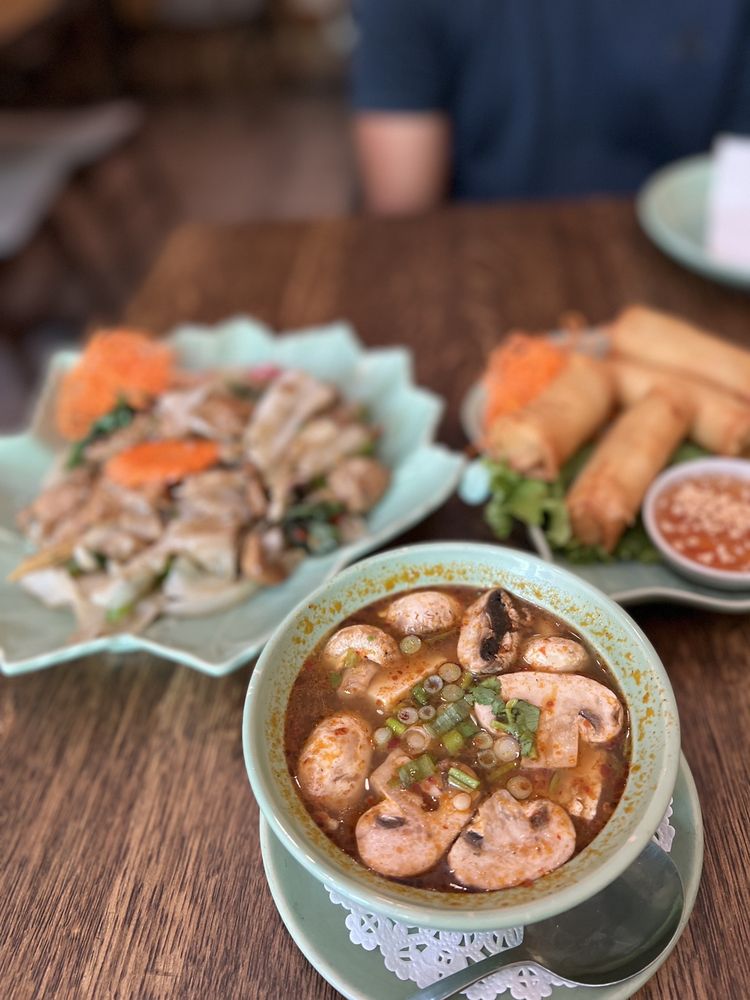 TASTE OF THAI Updated October 2024 186 Photos & 296 Reviews 216 E