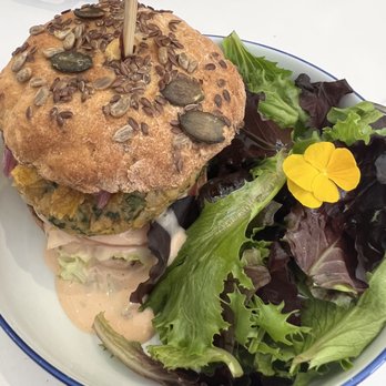 charli's crew - chickpea burger - Restaurants Near Me - Paris
