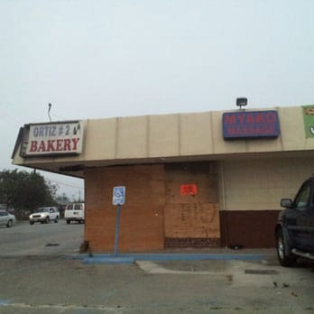 Ortiz Bakery No 2 - Dead and boarded up - Bakeries Near Me - Oxnard, California