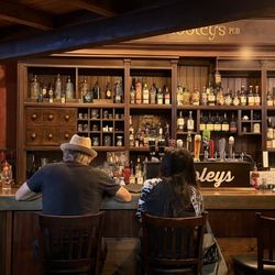 Hooleys Public House - Hoolies 10-26