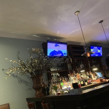 Caffe Regatta - Cozy bar area - Seafood Near Me - Pelham, New York