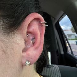 Embellishments Fine Tattoo & Piercing Studio - Rainbow moonstone for my conch