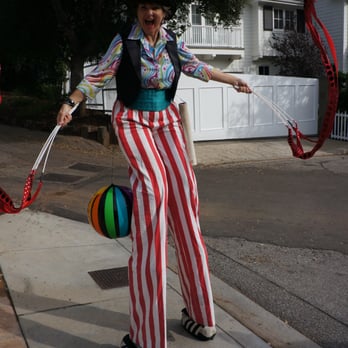 The Soozi Show! - Soozi greeting our guests! - Performing Arts Near Me