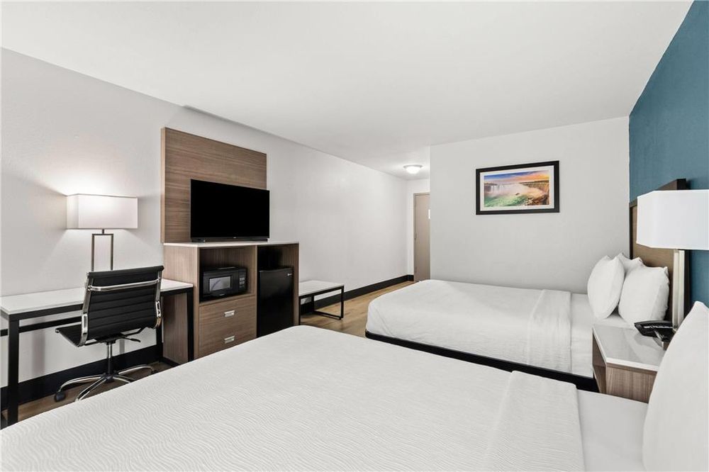 BAYMONT BY WYNDHAM - Updated November 2025 - 34 Photos - 202 Oak St