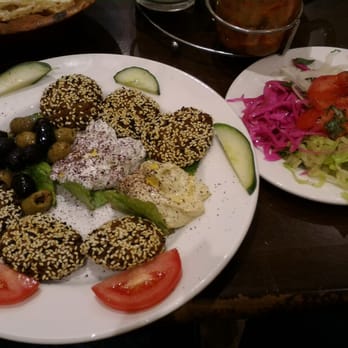 Levante Restaurant - Falafel main dish with salad on the side - Mediterranean Near Me - London, XGL Levante Restaurant - Falafel main dish with salad on the side - Mediterranean Near Me - London, XGL