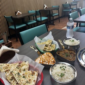 Tabla - Butter chicken, Garlic Naan, Chili Naan, chicken chettinad - Indian Near Me - Phoenix, Arizona