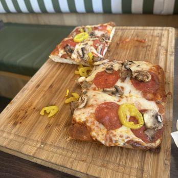 Luccas Pizza - Old fashioned - Sicilian style - Pizza Near Me - Sacramento, California