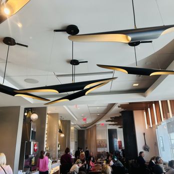 Delta Sky Club - Small and skinny AF space - Airport Lounges Near Me - Kenner, Louisiana