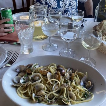 Da Costantino - Spaghetti with clams - Italian Near Me - Positano, SA Da Costantino - Spaghetti with clams - Italian Near Me - Positano, SA