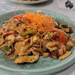 Amazing Thai Cusine - Chicken drunken noodles