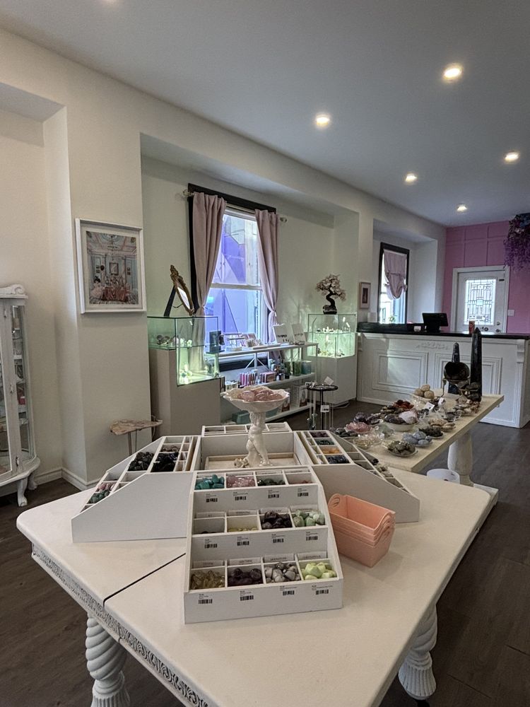 APOTHECARY OF CRYSTALS Updated September 2024 25 Photos 78