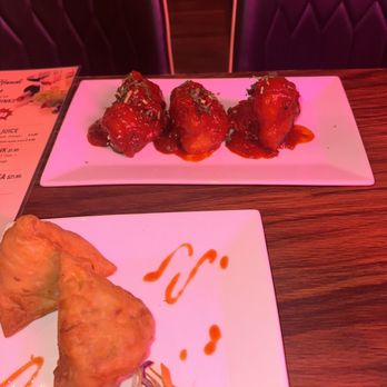 Curry In Handi - Lasuni Gobi Pops in the back, Traditional Vegetables Samosa in the front. - Halal Near Me - Brooklyn, New York