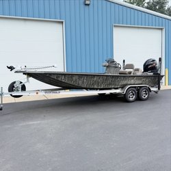 Precision Marine - 2027 2170 Blackhawk by War Eagle Boat in Legacy camo