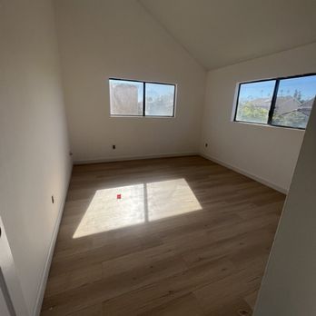 75&sunny Construction - empty room with wood floors - Decks & Railing Near Me - Huntington Beach, California 75&sunny Construction - empty room with wood floors - Decks & Railing Near Me - Huntington Beach, California