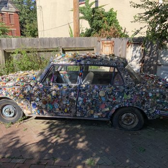 GoreMade Pizza - Old car in outdoor patio area. - Pizza Near Me - Columbus, Ohio