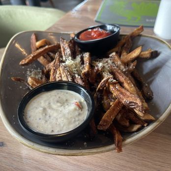 Moku Kitchen - Cocktail Bars Near Me - Honolulu, Hawaii