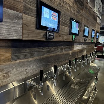 The Redd Dog - Bars Near Me - Tacoma, Washington