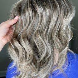 Salon Corbeau - Sandy Blonde Foilayage by Lindsay Lyon