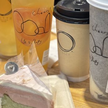 Motto Tea Cafe - Tofu Pudding Black Sesame Frost Passionfruit Kumquat Honey Grapefruit Lychee Sunset Matcha Strawberry Basques Cheese Cake - Bubble Tea Near Me - San Gabriel, California