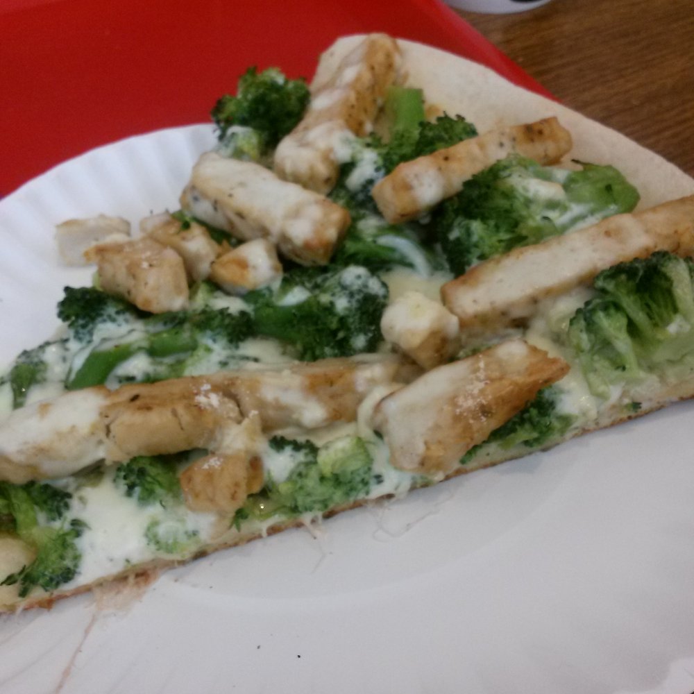 Chicken broccoli alfredo pizza! Chicken broccoli alfredo pizza!