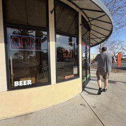 Dhillon's Pizza - Outside
